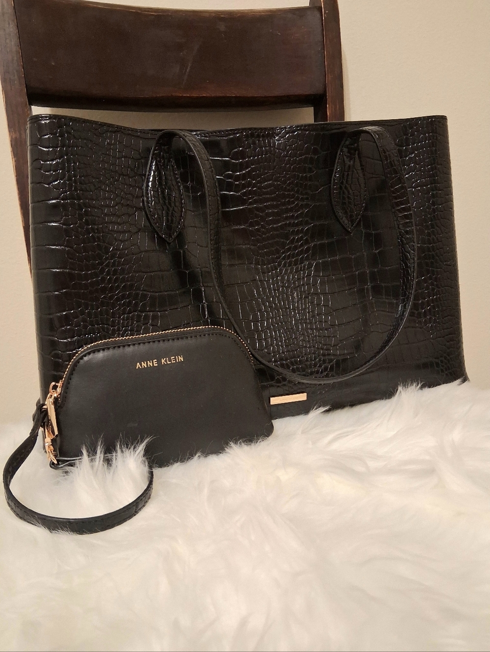NWOT Anne Klein Black Faux Crocodile Textured Finish Shoulder Bag With Wristlet